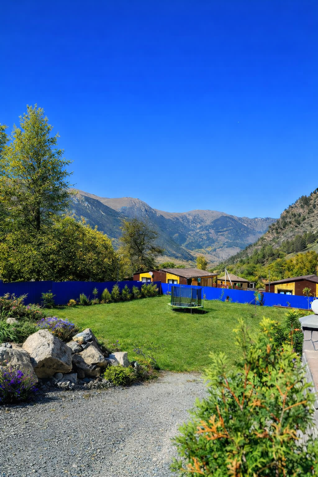 Фасад со стороны заезда